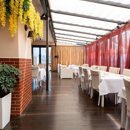 Reikartz Sky Almaty Otel Dış mekan fotoğraf