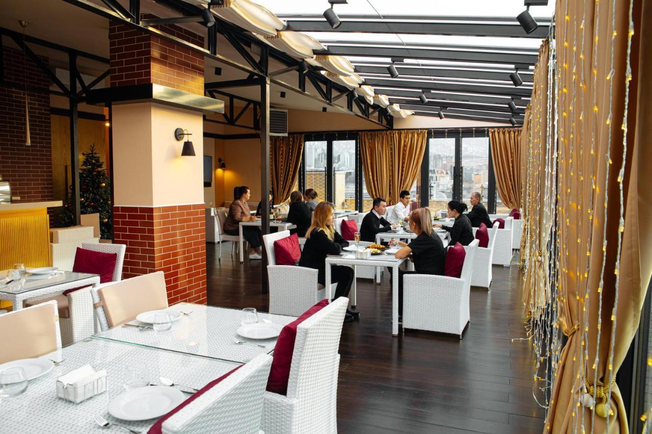 Reikartz Sky Almaty Otel Dış mekan fotoğraf