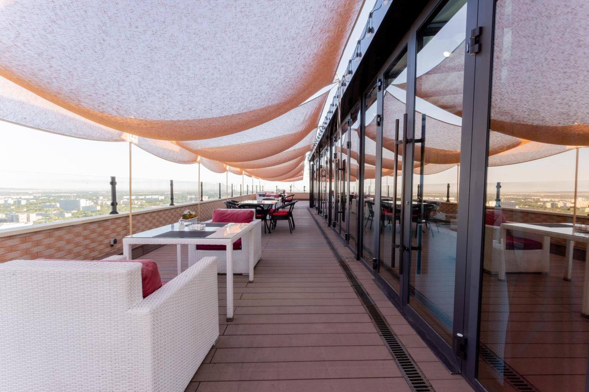 Reikartz Sky Almaty Otel Dış mekan fotoğraf