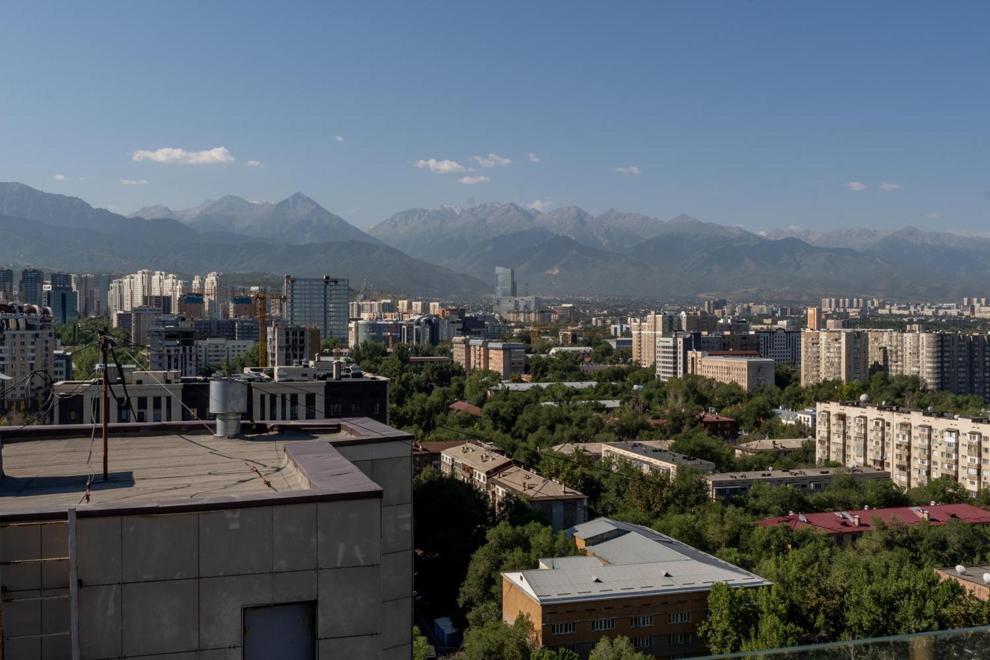 Reikartz Sky Almaty Otel Dış mekan fotoğraf
