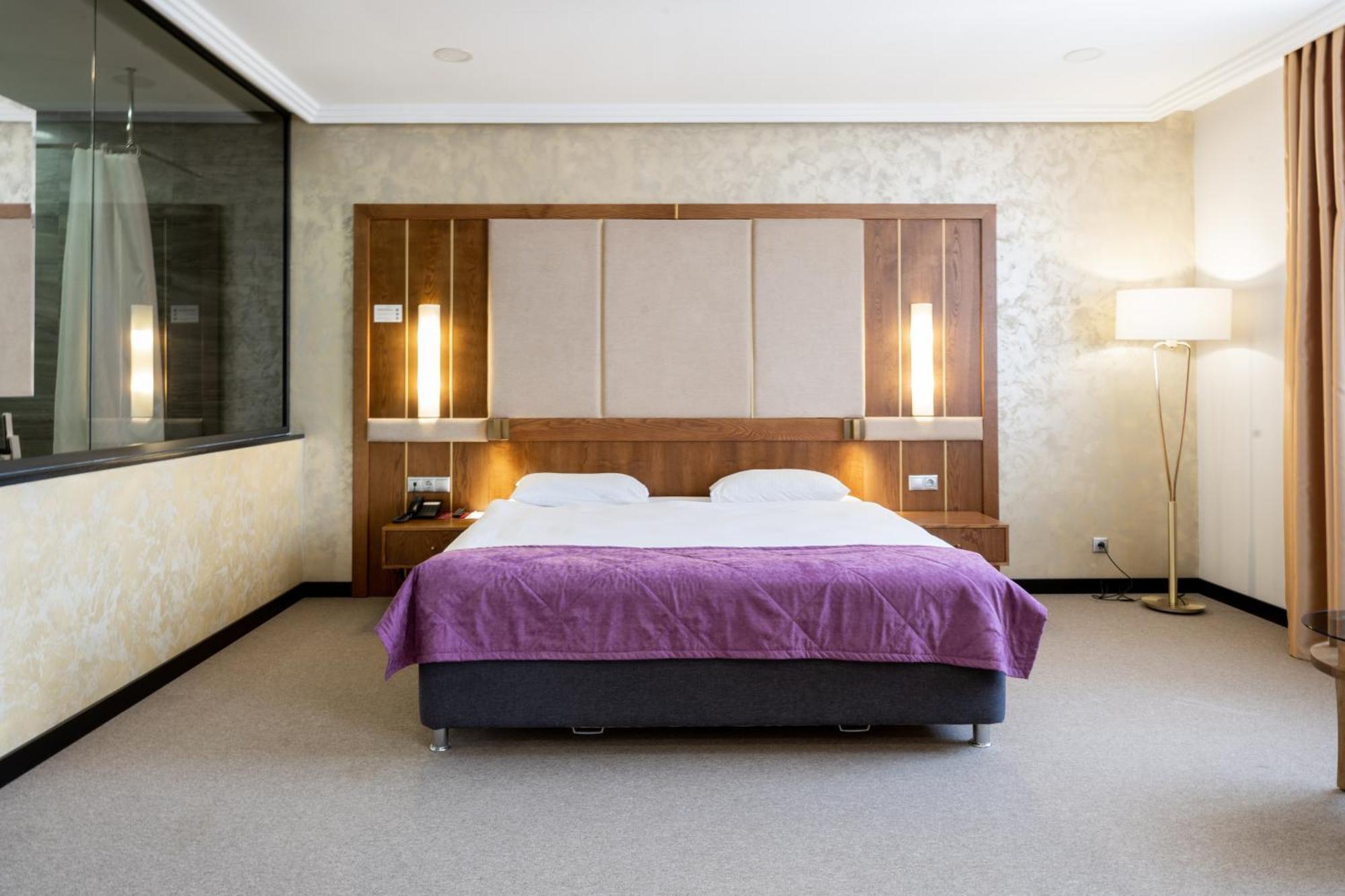 Reikartz Sky Almaty Otel Dış mekan fotoğraf