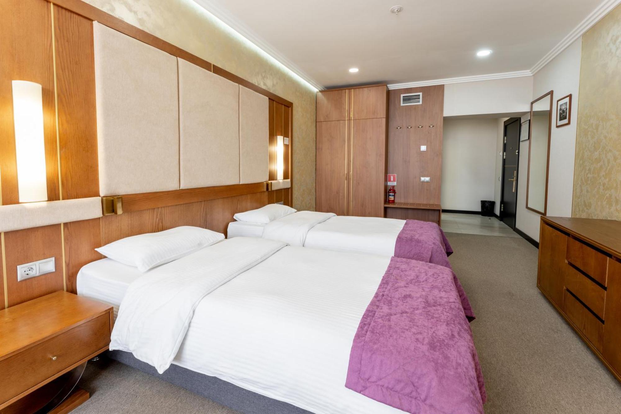 Reikartz Sky Almaty Otel Dış mekan fotoğraf